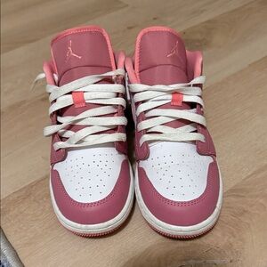 Nike Air Jordan 1 Low Desert Berry